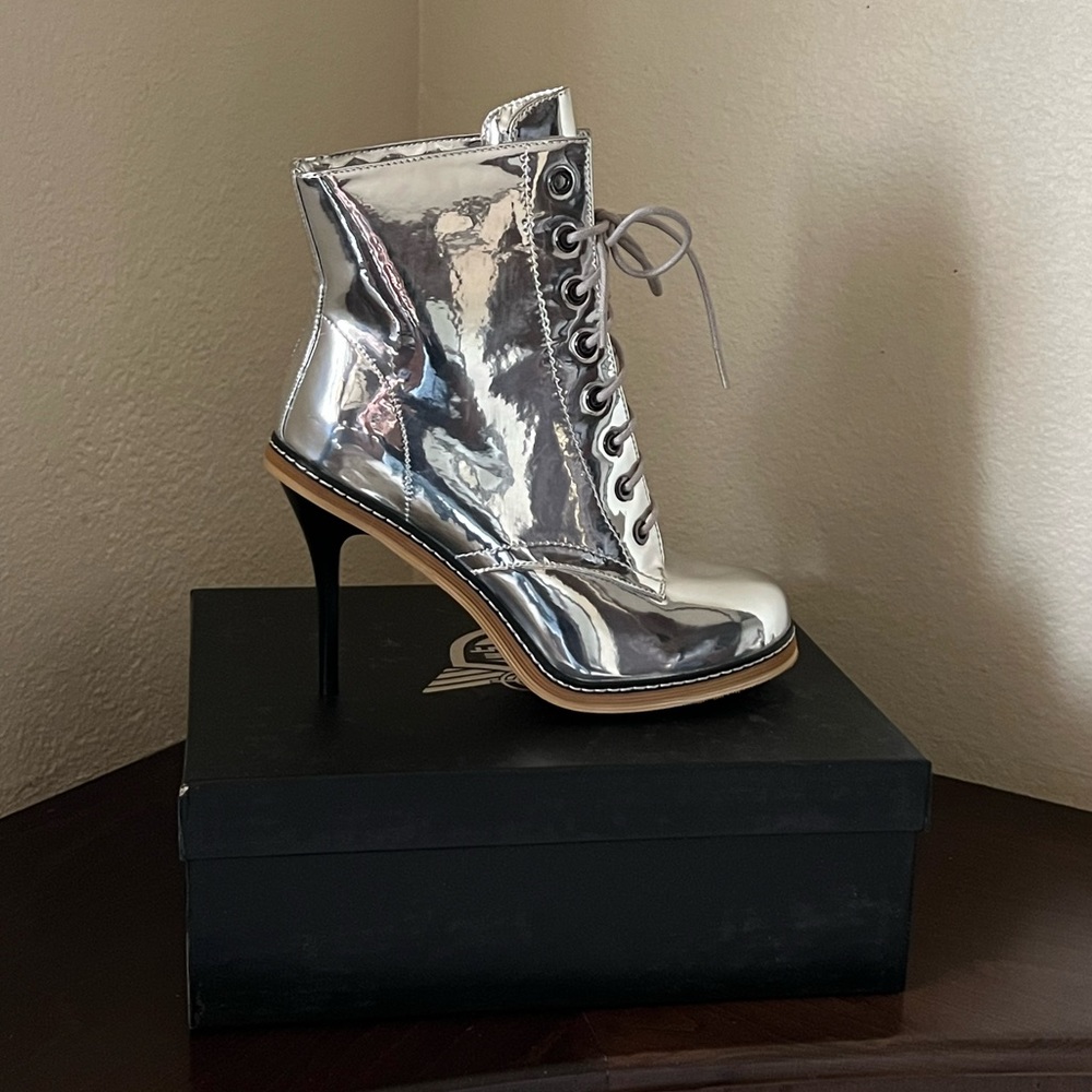 Metallic silver combat boots heels - Picture 4 of 7